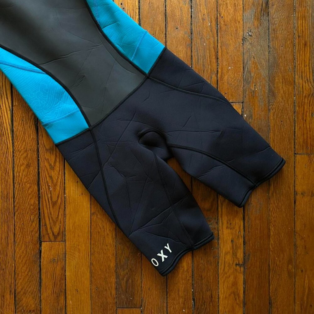 Roxy Syncro 2MM SA218WF Women Blue Black Short Sleeve Short Leg Wetsuit Size 6 - Picture 3 of 7